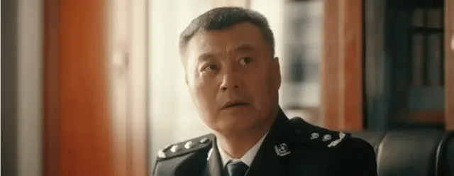 《低智商犯罪》第三集播出，王传君鲨鱼缸翻车成热议焦点 细节速览