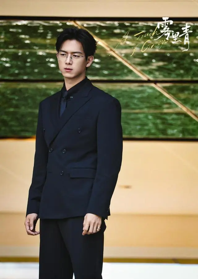 李现张婧仪主演《雾里青》路透曝光，孟弗渊角色设定引观众聚焦 现场图