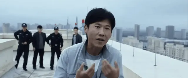 《低智商犯罪》第三集播出，王传君鲨鱼缸翻车成热议焦点 相关图片